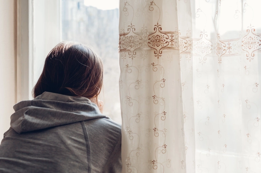 Mujer en ventana