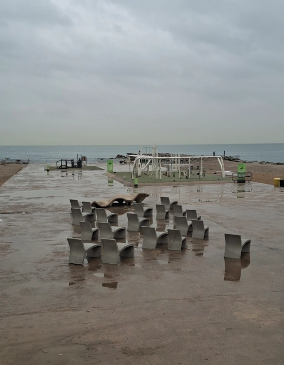 La foto de Agustí Carbonell Llueve sobre mojado La intensidad y la frecuencia de los fenómenos meteorológicos extremos se agravan con el cambio climático. La falta de inversión y de previsión con las infraestructuras echa el resto. La movilidad es hoy un desbarajuste.