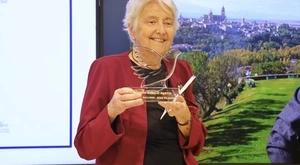 Soledad Gallego-Díaz, en la entrega del premio de ética periodística Aurelio Martín que le entregó la FAPE el pasado abril. 